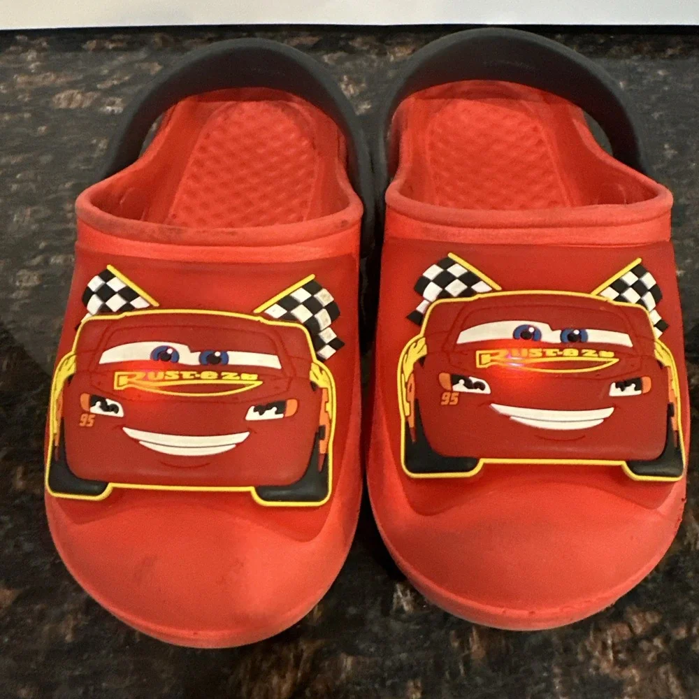 Disney Cars Lightning McQueen Light Up Red Clogs Kids Sandals 9-10 f24tca102a
